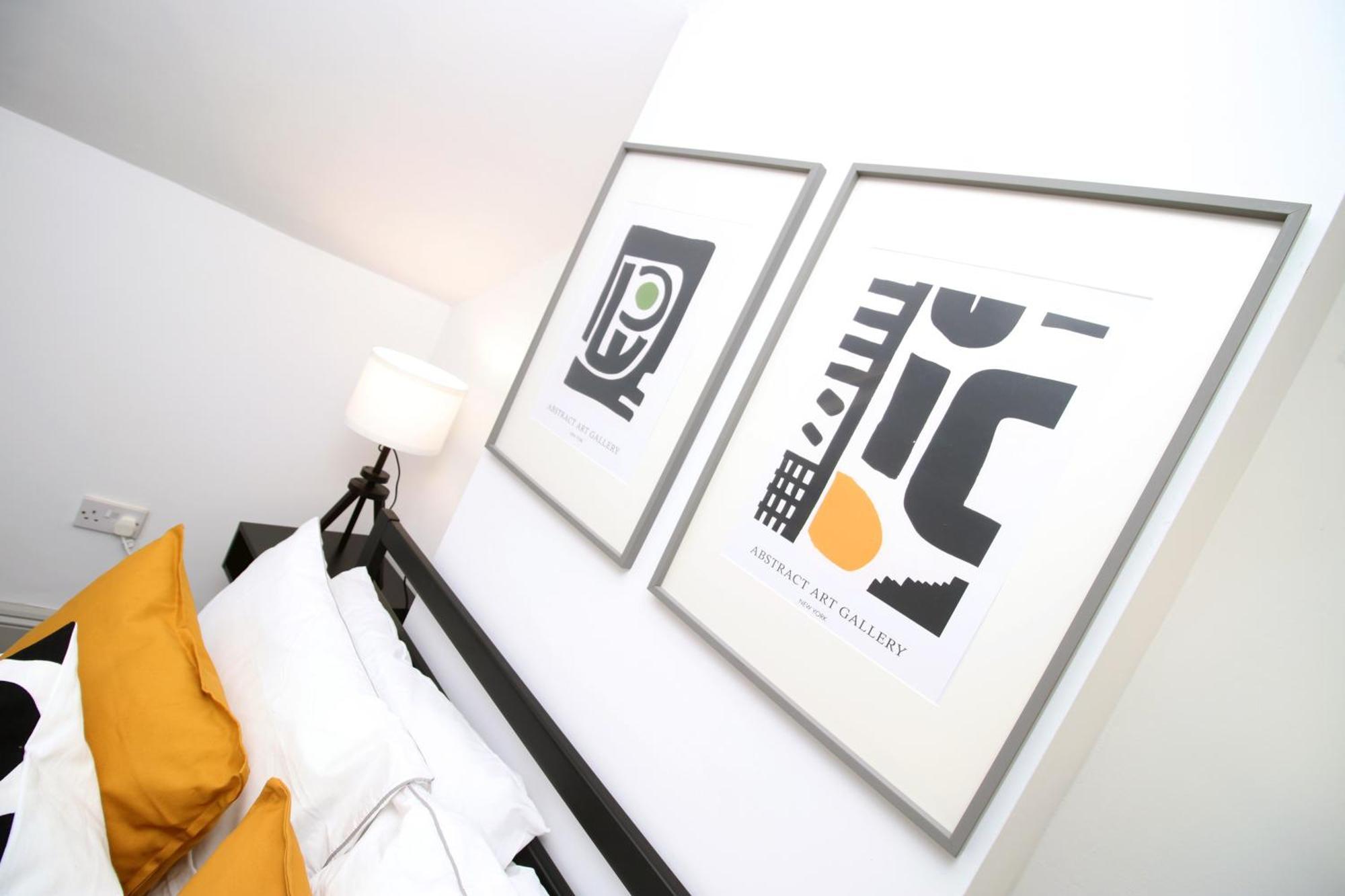 2 Bed Flat Near Stadium With Street Parking By Cto Serviced * Cardiff