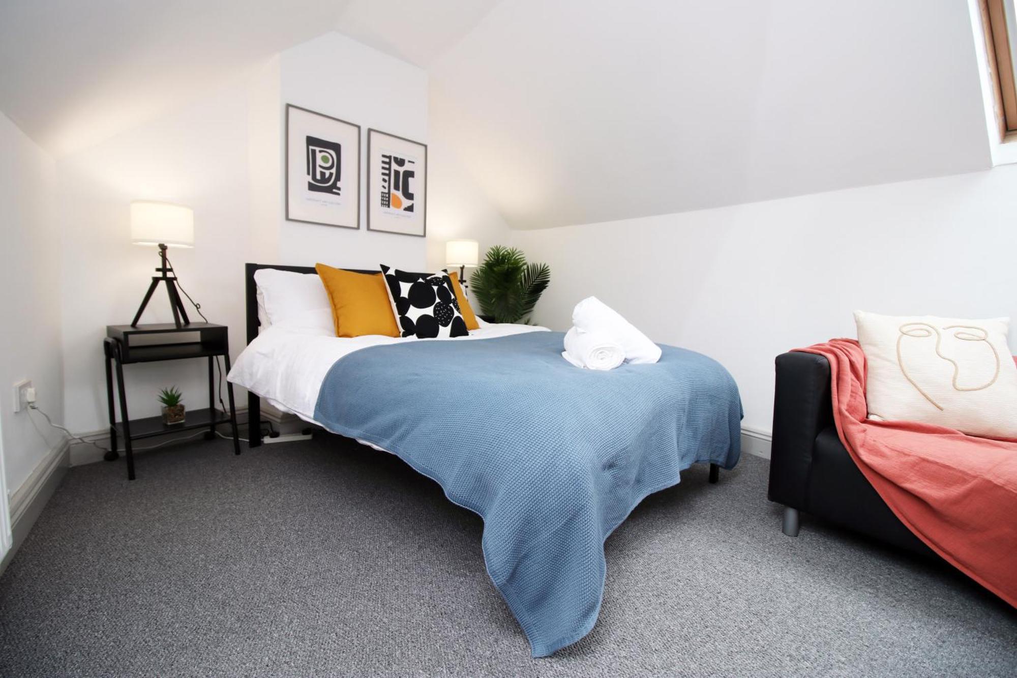 2 Bed Flat Near Stadium With Street Parking By Cto Serviced Apartment Cardiff