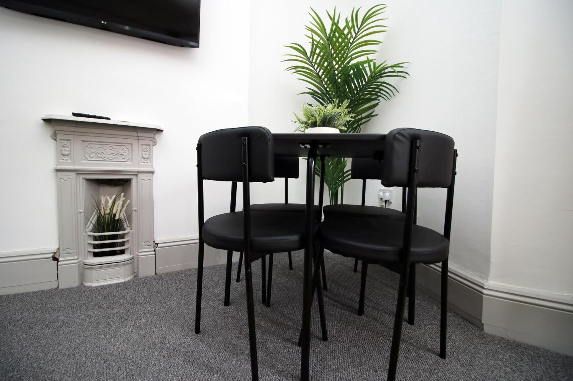 Apartment 2 Bed Flat Near Stadium With Street Parking By Cto Serviced Cardiff