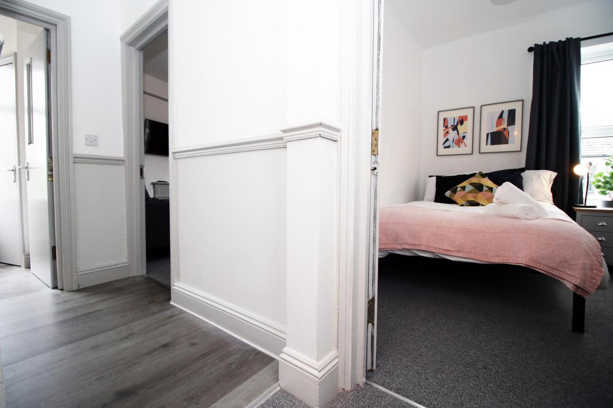 2 Bed Flat Near Stadium With Street Parking By Cto Serviced