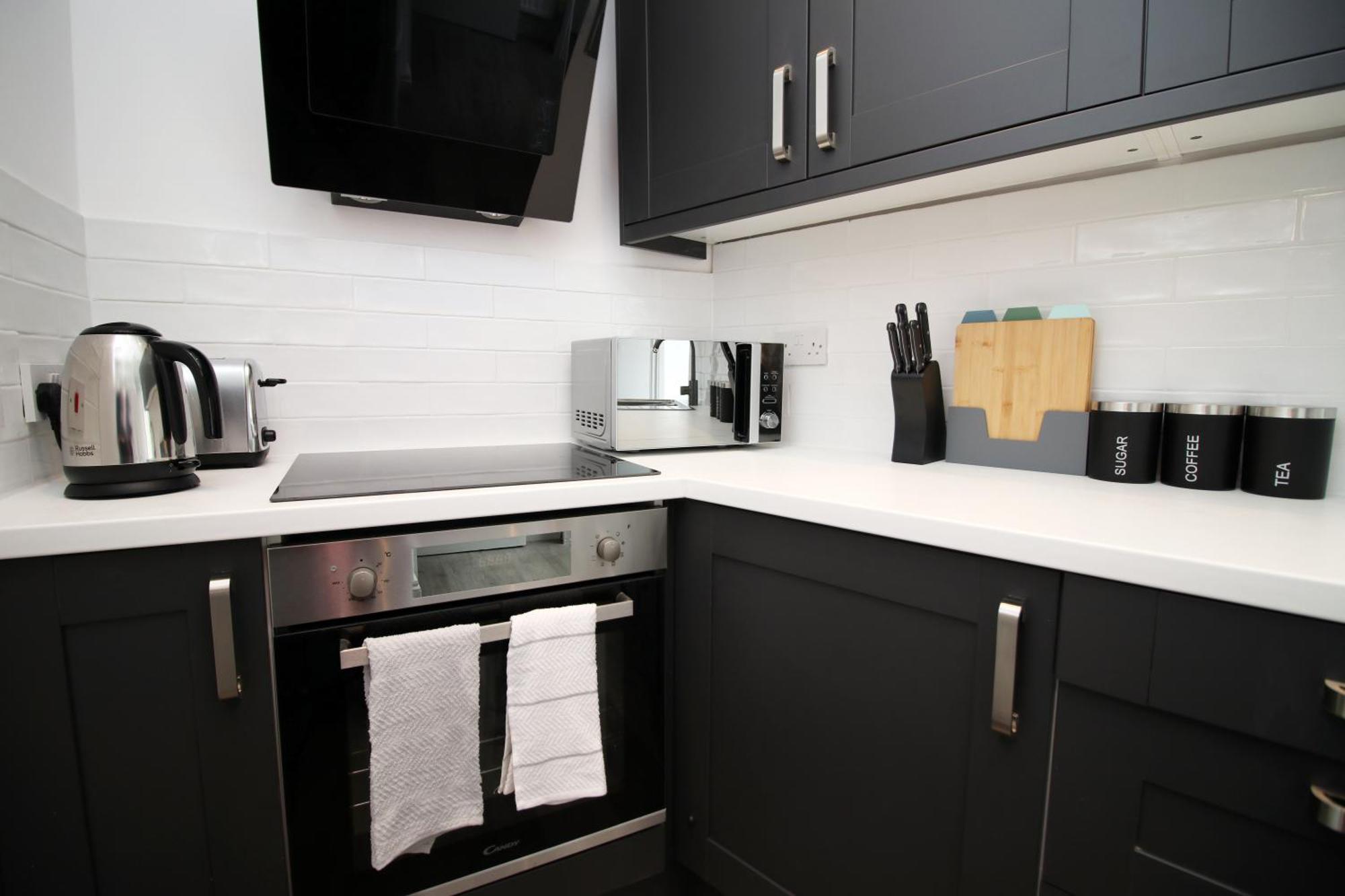 Apartment 2 Bed Flat Near Stadium With Street Parking By Cto Serviced