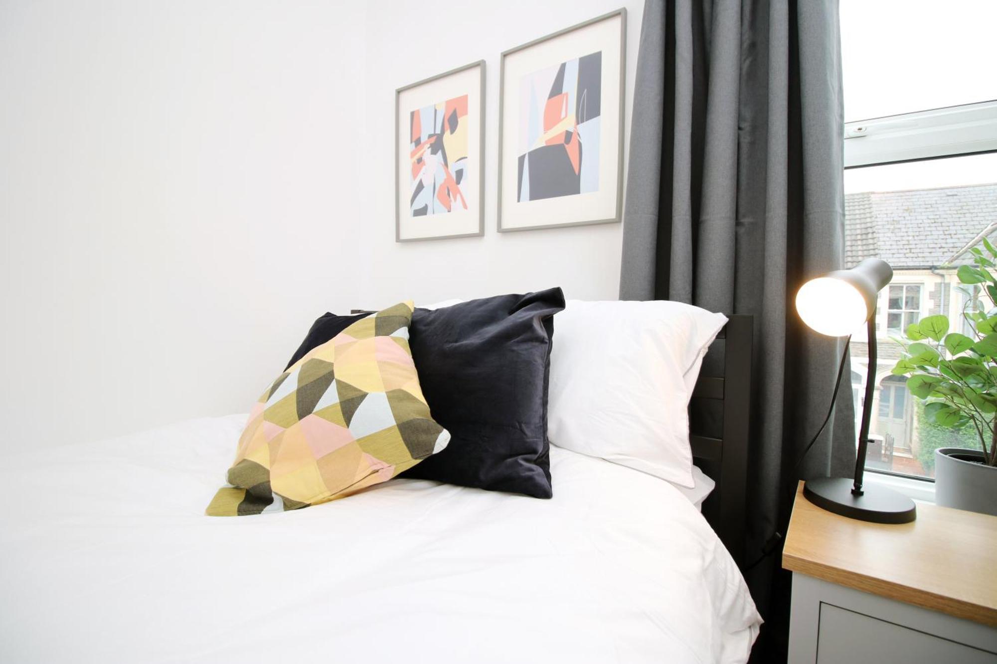 2 Bed Flat Near Stadium With Street Parking By Cto Serviced * Cardiff