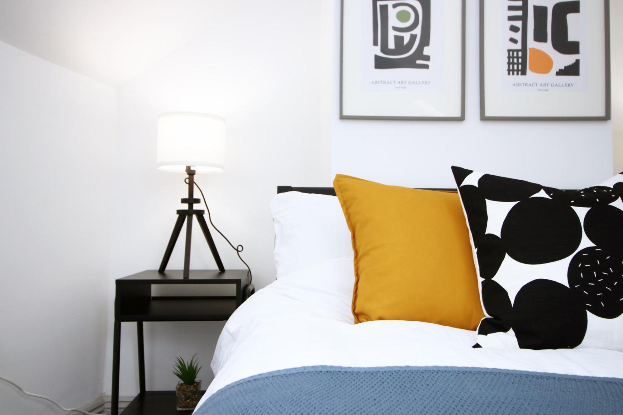2 Bed Flat Near Stadium With Street Parking By Cto Serviced Apartment *