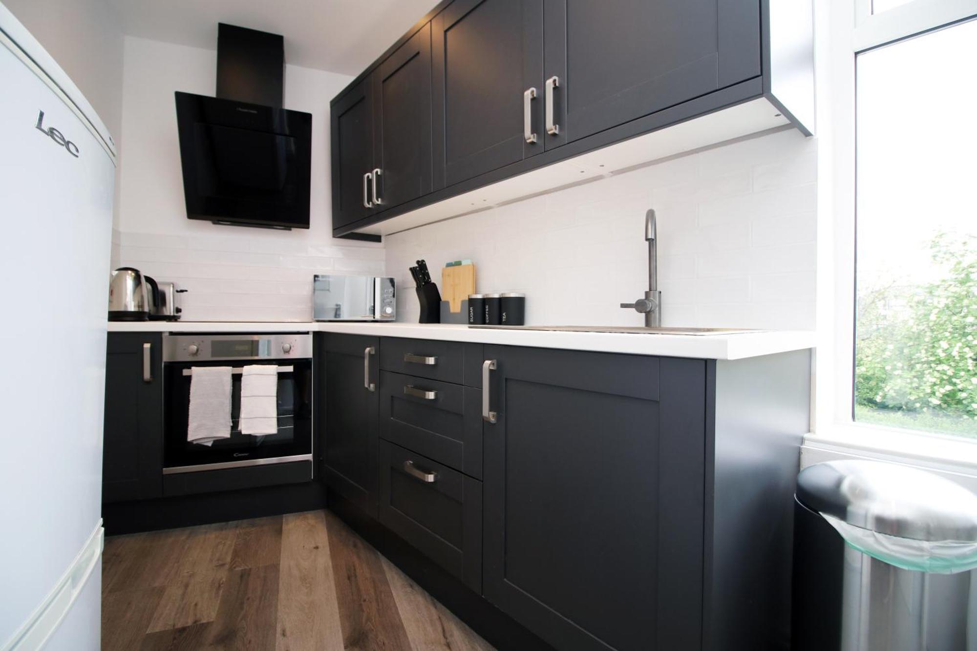 2 Bed Flat Near Stadium With Street Parking By Cto Serviced Apartment Cardiff